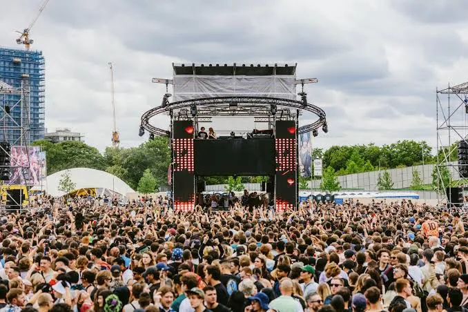 How to Make Friends at Raves (Even If You Go Alone)